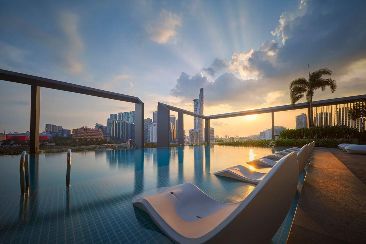 Amari Kuala Lumpur Ξενοδοχείο Εξωτερικό φωτογραφία The swimming pool at the Sky Deck